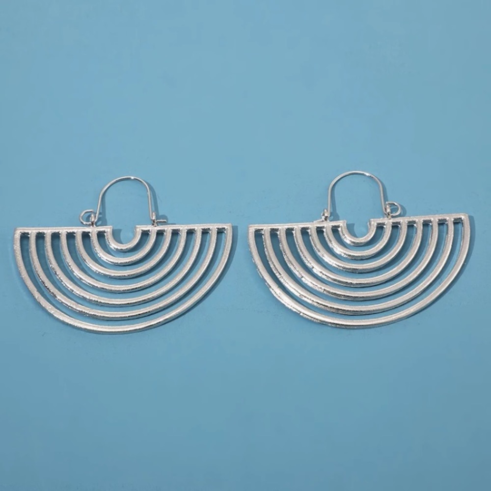 ⚜️[𝟯/$𝟯𝟴]⚜️Big Silver Half Circle Earrings NEW - Picture 3 of 6